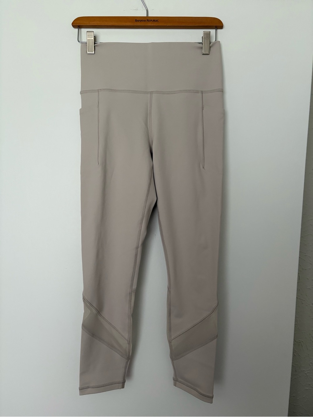 Athleta Salutation Stash Mesh Tight Size Small